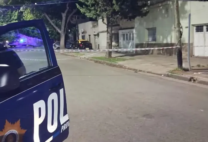 Encontraron a un hombre sin vida, al lado del camión que conducía