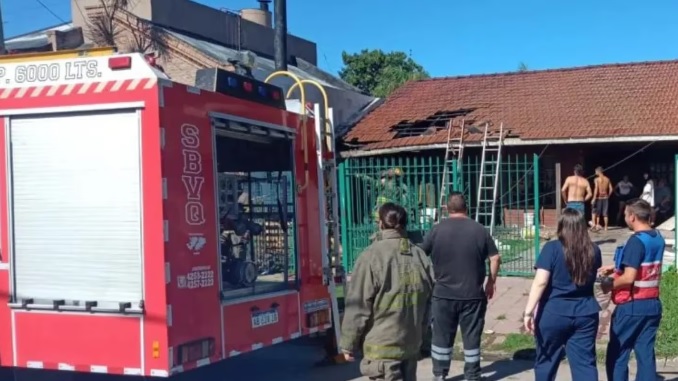 Quilmes: una familia quemó un maple de huevos para combatir a los mosquitos, pero se les prendió fuego la casa
