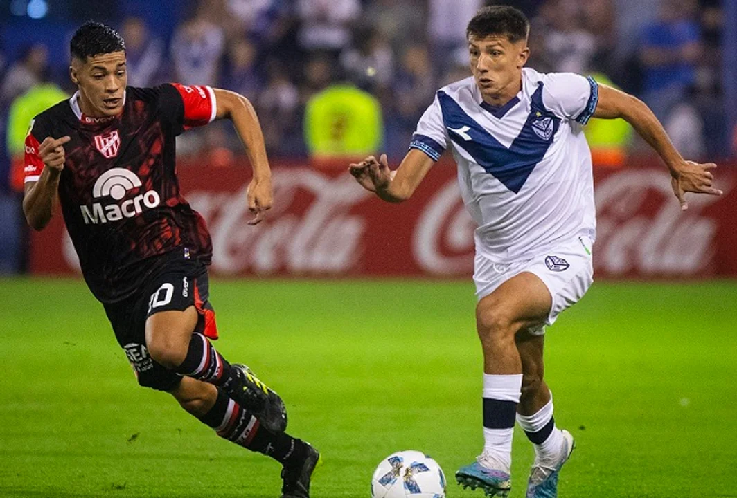 Vélez se quedó con el duelo ante Instituto y es el único líder de la Zona A