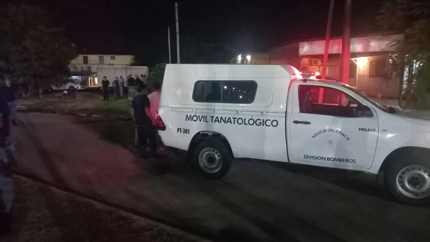 Muerte dudosa en Resistencia: encuentran sin vida a un joven en la calle junto a su moto