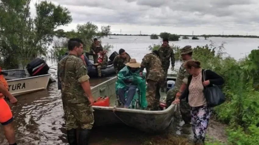 Inundaciones en Corrientes: ¿cómo actúan las FF. AA. en apoyo a las emergencias?