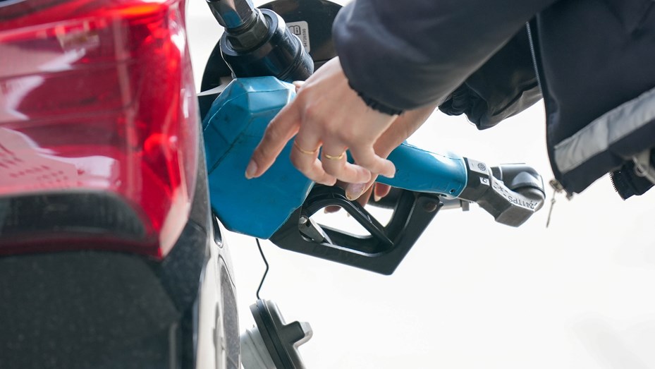 Otro dato de la recesión: fuerte caída en el consumo de combustibles