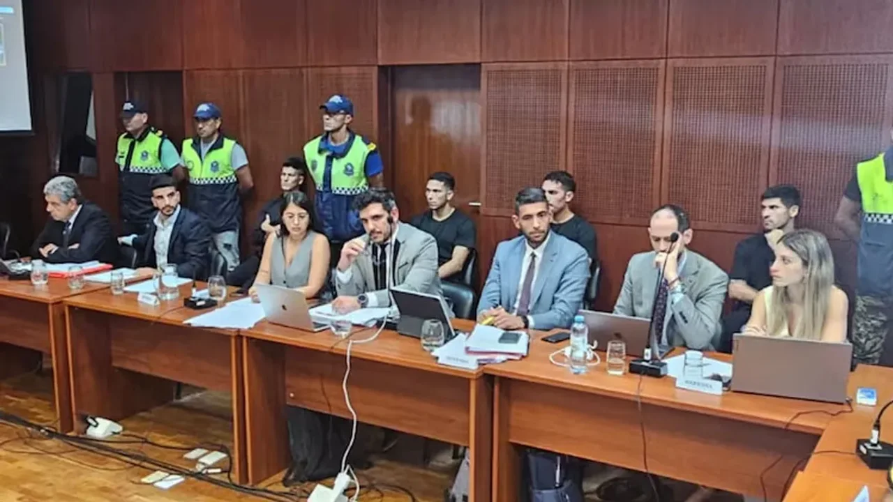 La versión de los jugadores acusados: «Se fue a bañar y salió con un corpiño»