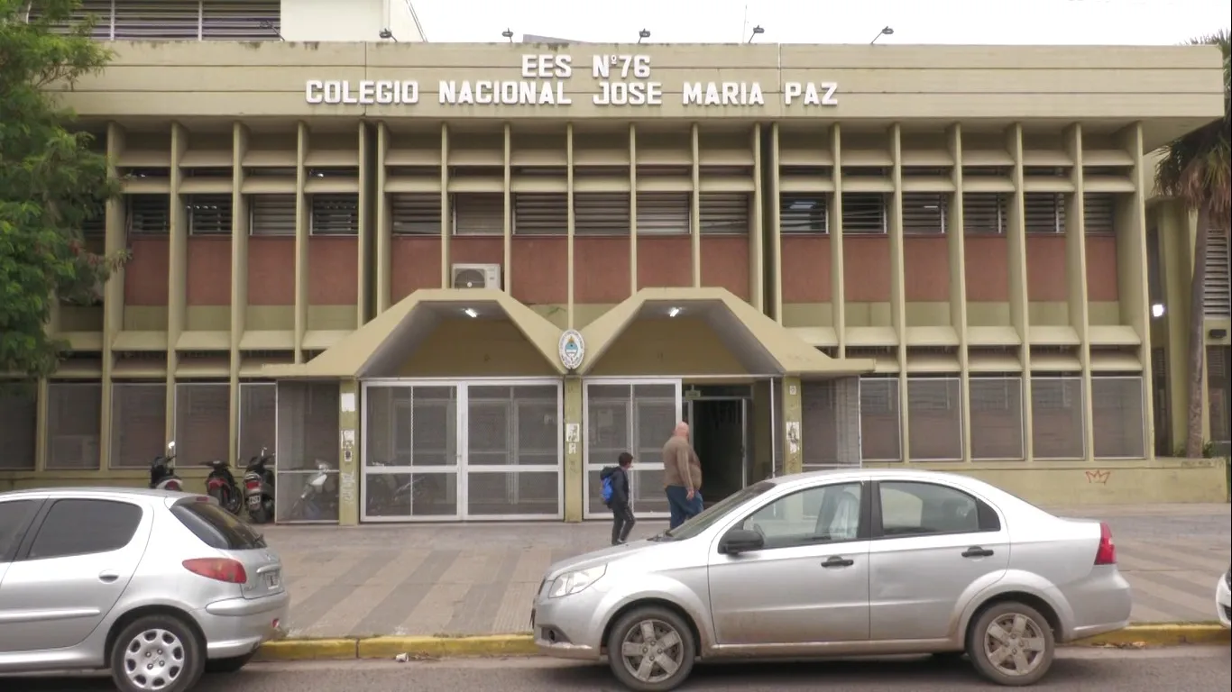 Escándalo en el colegio Nacional: una madre a los gritos golpeó a docentes porque no hay vacante para su hija