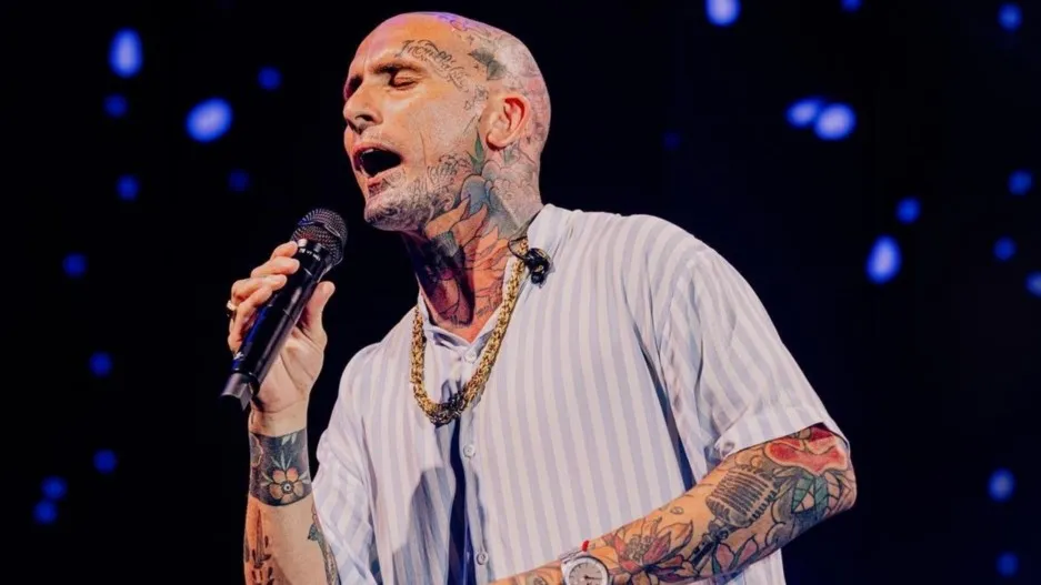 Emanuel Noir de Ke Personajes, denunciado por golpear a un hombre de 52 años: «Mediocres de alma»