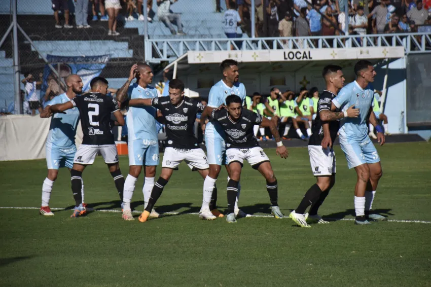 For Ever continúa sin poder ganar en la Primera Nacional: igualó 1 a 1 ante Temperley