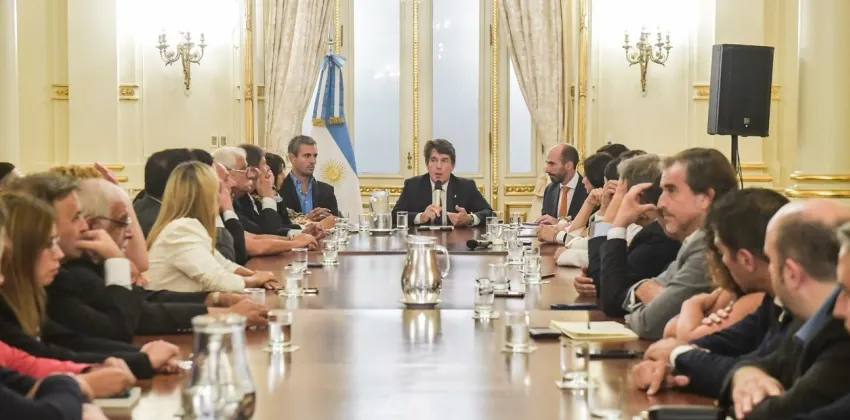Por primera vez, el jefe de Gabinete reunió a los legisladores de LLA y bajó línea sobre el nuevo Congreso