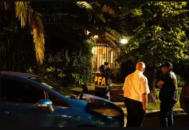 Escándalo de los seguros: allanaron la casa del broker amigo de Alberto Fernández