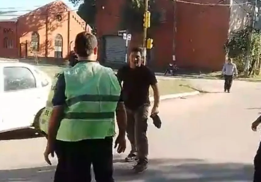 Echado por violencia de género e imputado por una muerte: quién es el expolicía que peleó con inspectores