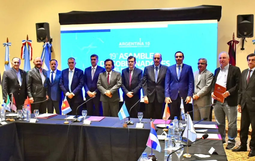 Además de los fondos para jubilados, Milei eliminó el Fondo Docente y los giros para el Transporte en 13 provincias