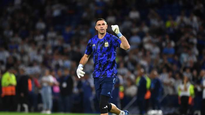 Dibu Martínez eligió entre La Bombonera y el Monumental