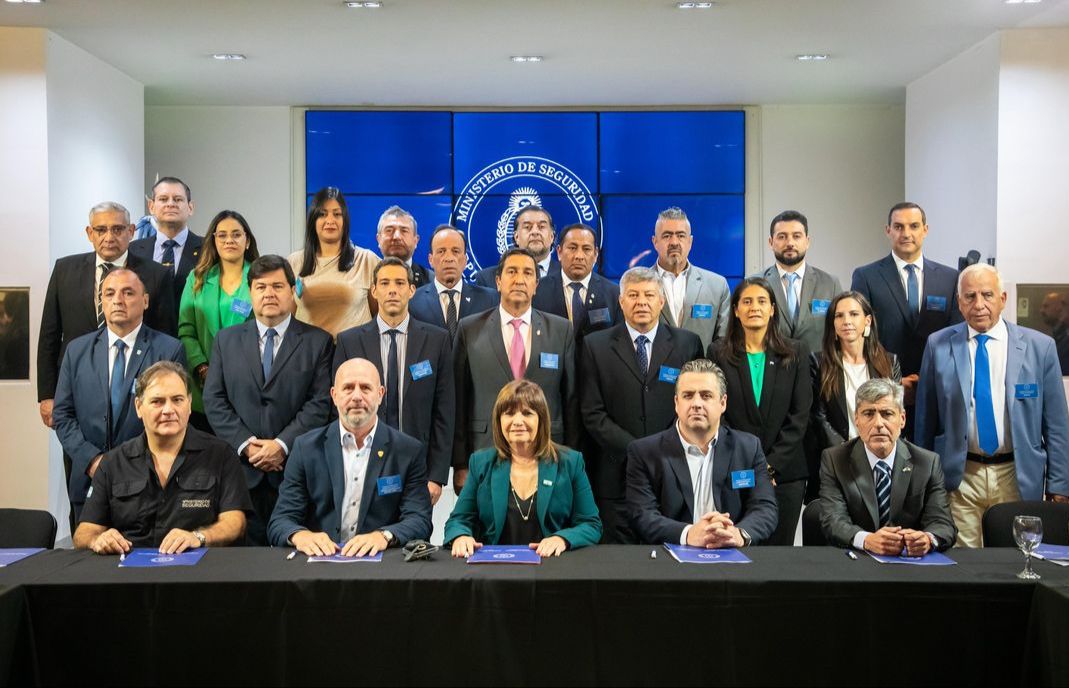 Bs. As: el Ministro de Seguridad junto a los subsecretarios y la cúpula policial estuvieron en el 1er. encuentro del consejo de seguridad interior