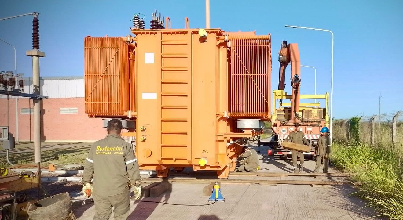Operativo de reemplazo de transformador en Quitilipi: servicio eléctrico garantizado