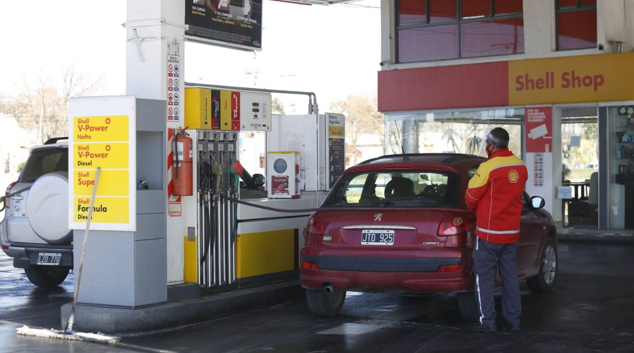 Shell se sumó al aumento de combustible y el litro de super se vende a $ 948