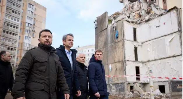 Un proyectil ruso cayó a 150 metros del presidente ucraniano Zelenski y del primer ministro griego Mitsotakis