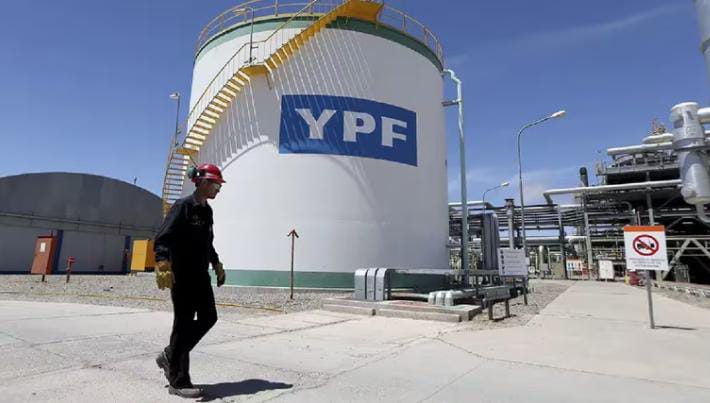 Juicio por YPF: la jueza quiere destrabar los embargos, mientras los intereses ya superan los US$400 millones