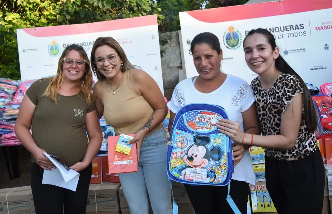 El Municipio entregó kits de Útiles escolares a  Comisiones Vecinales de Barranqueras