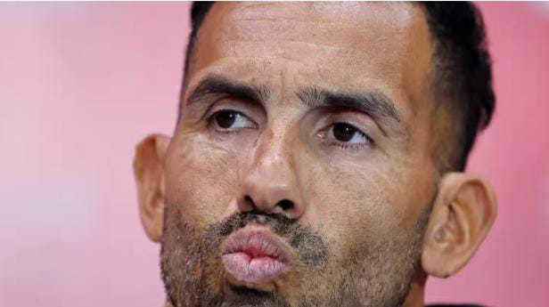 Tevez recibió una carta documento del árbitro Pablo Dóvalo y le respondió con la peor acusación