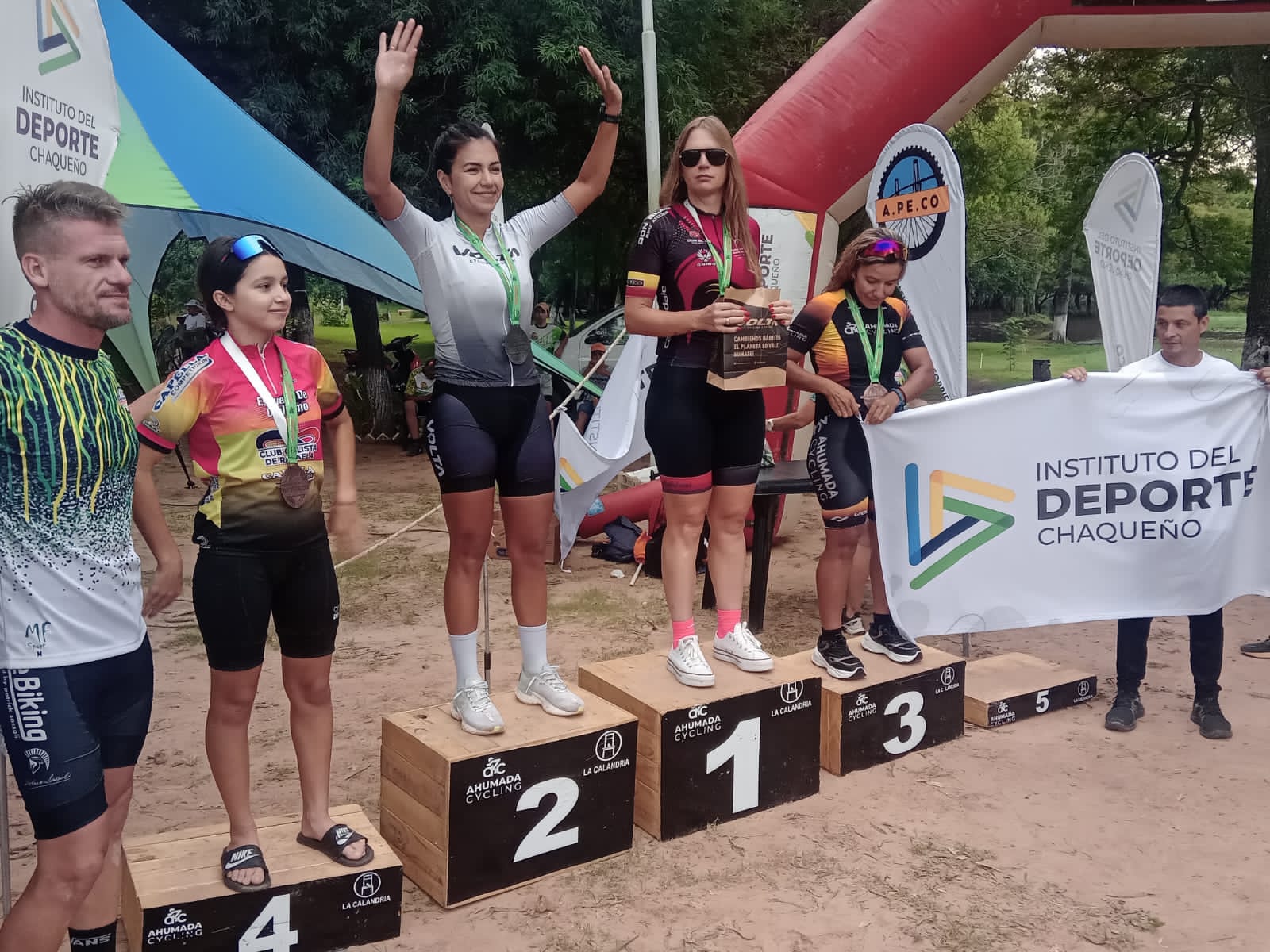 David Morales y Mónica Yaczuk fueron los ganadores de la Primera fecha de Mountain Bike realizada en Laguna Blanca.