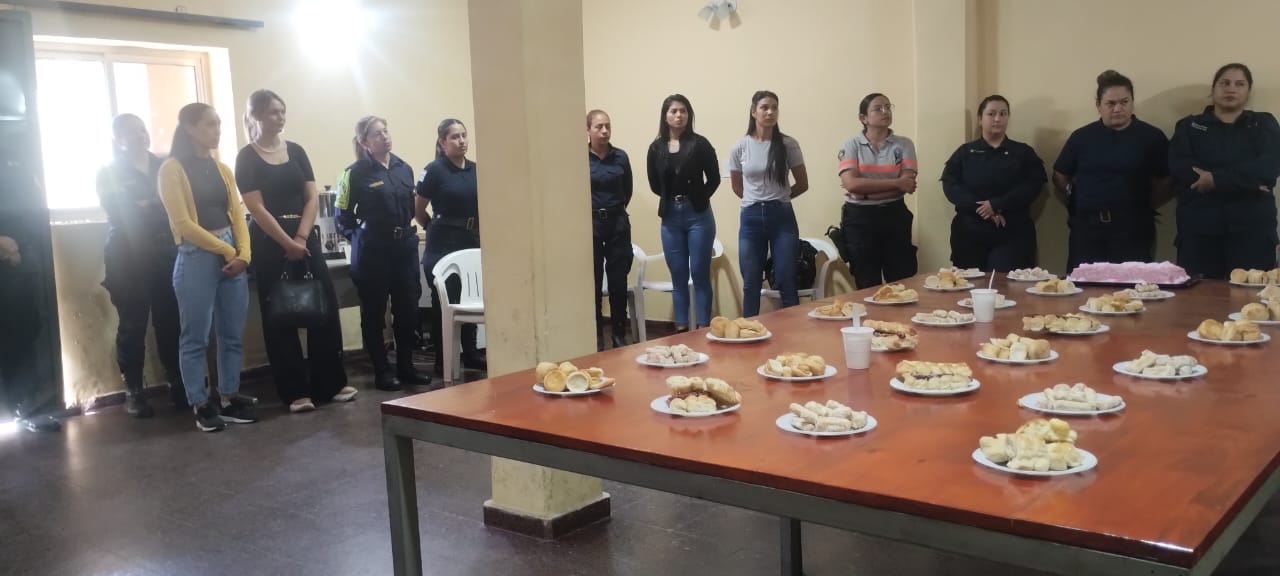 Mujeres de policía caminera fueron agasajadas en su día