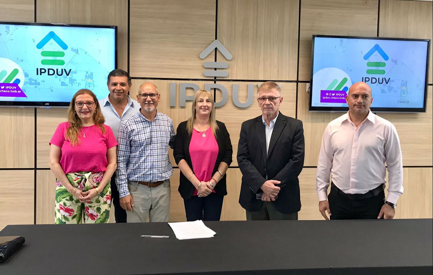 El IPDUV rubricó convenio para la regularización dominial de familias pertenecientes a Colonia Popular