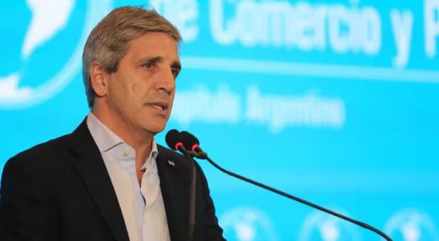 El mensaje de Caputo a la oposición: “Vamos a mantener el rumbo económico por más que no acompañen”