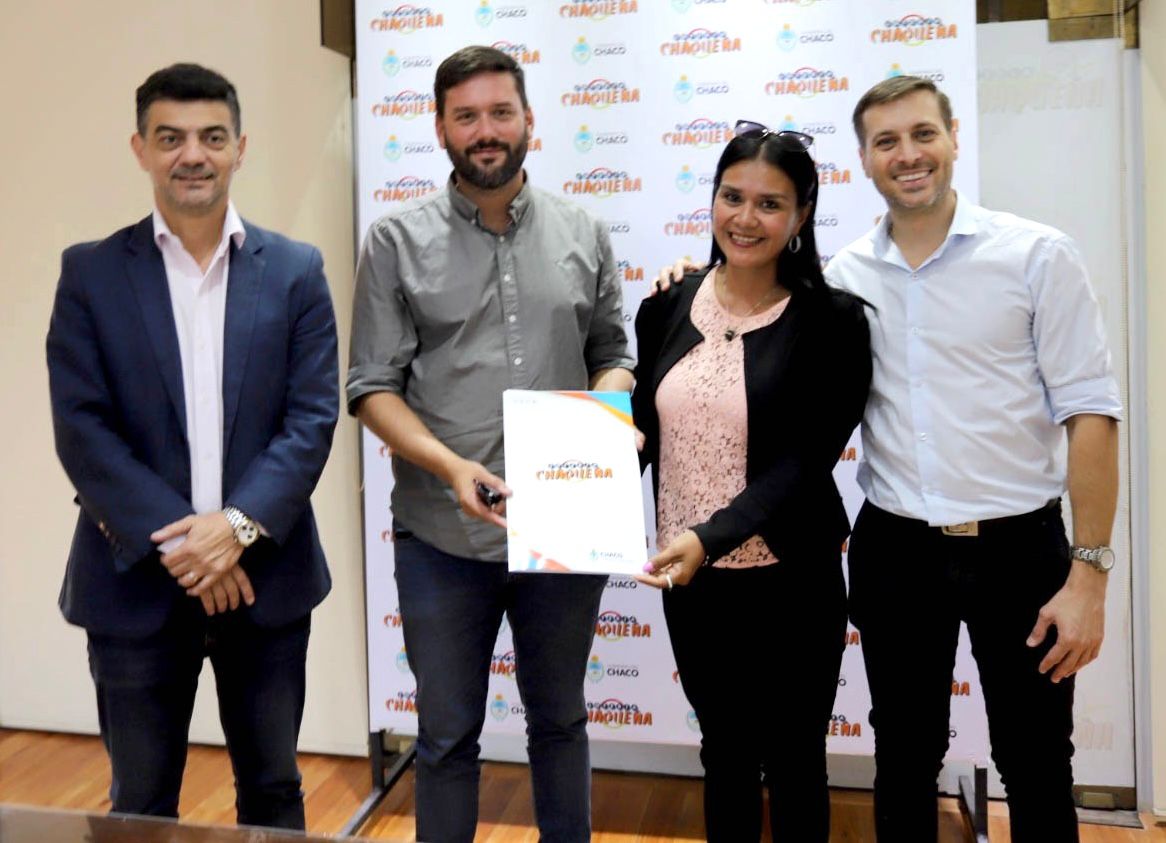 Firma de Convenio para mejorar el Club Atlético Villa Elena, de La Verde