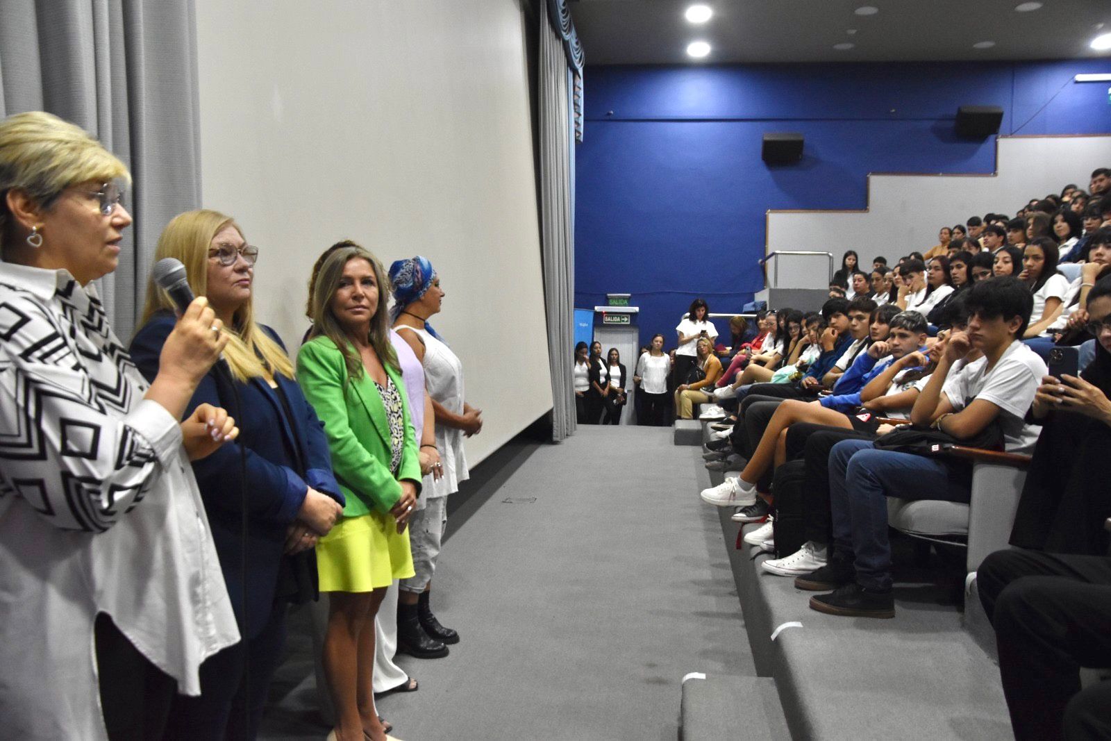 Por el Mes de la Mujer, Naidenoff participó del cine debate sobre la trata de personas junto a estudiantes secundarios