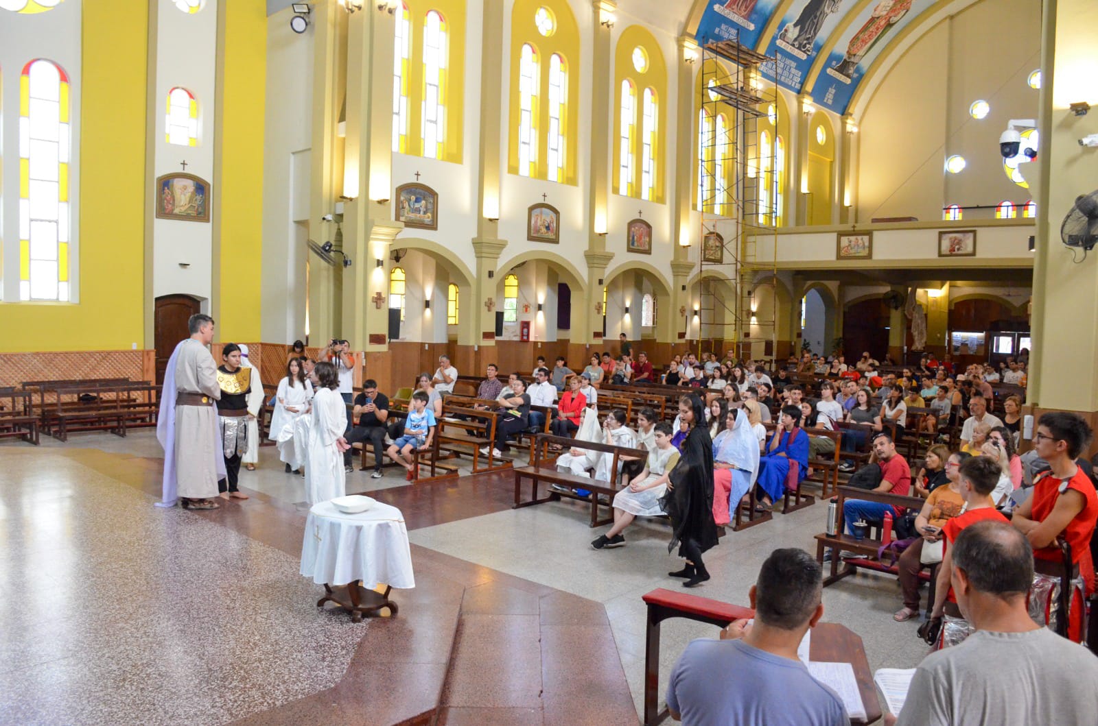Jóvenes salesianos protagonizaron la Pasión de Cristo con sentida representación