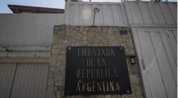 El Gobierno suspendió el envío de los gendarmes a la embajada argentina en Venezuela: cuáles son los motivos