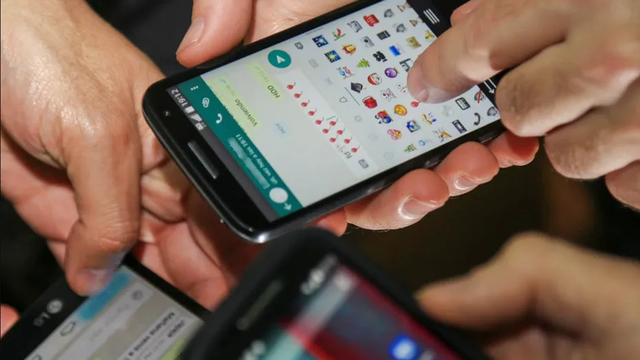 Por decreto, Milei liberó el mercado de telefonía, Internet y TV