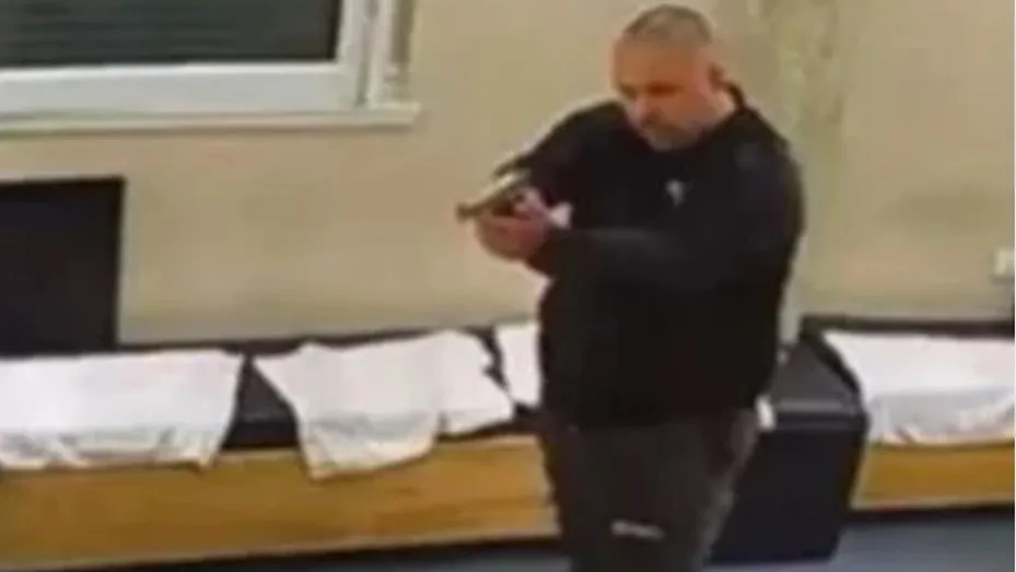 Reabre la peluquería donde uno de los estilistas mató a un compañero