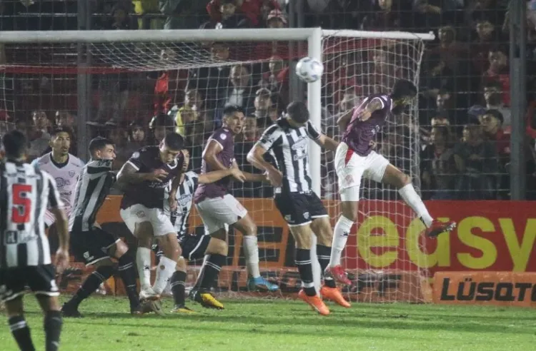 Derrota de For Ever en su visita a Tucumán