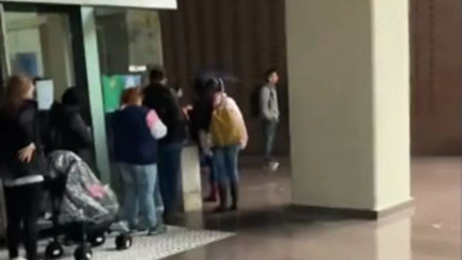 Trabajadores del CONICET fueron informados en la puerta del organismo que habían sido despedidos