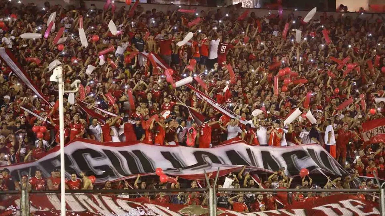 La barra de Independiente desmintió haber golpeado a los socios por insultar a la dirigencia