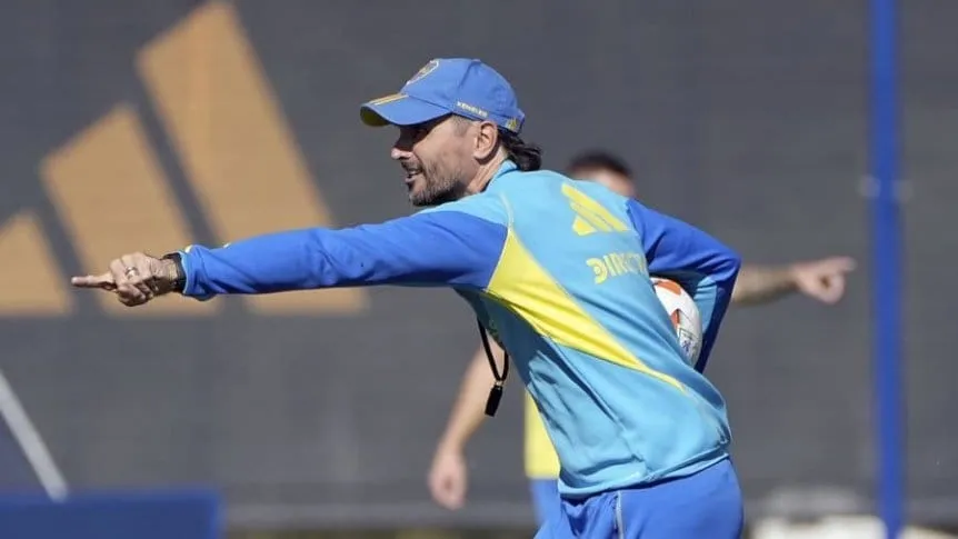 Sin Cavani, Diego Martínez moldea el once de Boca antes de viajar a Rosario