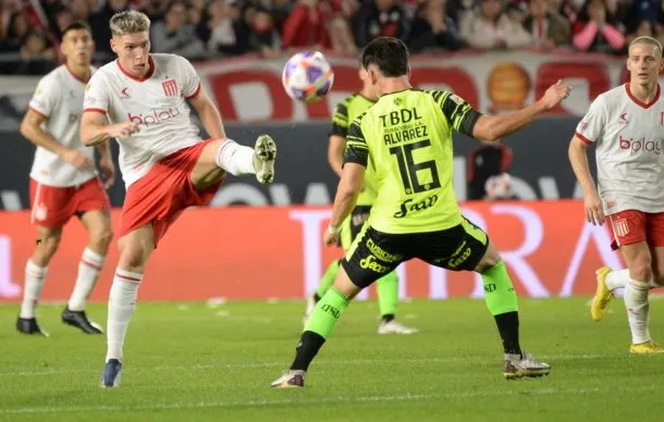 Estudiantes goleó a Barracas Central y se metió en las semifinales de la Copa de la Liga