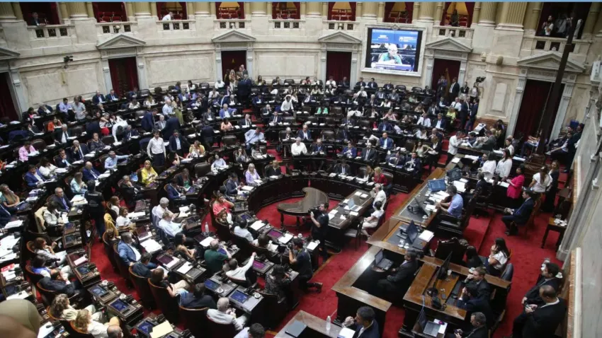 La Ley Bases obtuvo dictamen de la Cámara de Diputados y se debatirá el próximo lunes