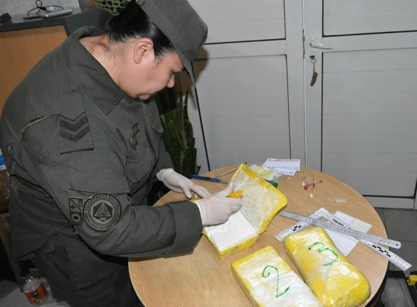 Transportaba cocaína en su mochila y fue detenido por Gendarmería