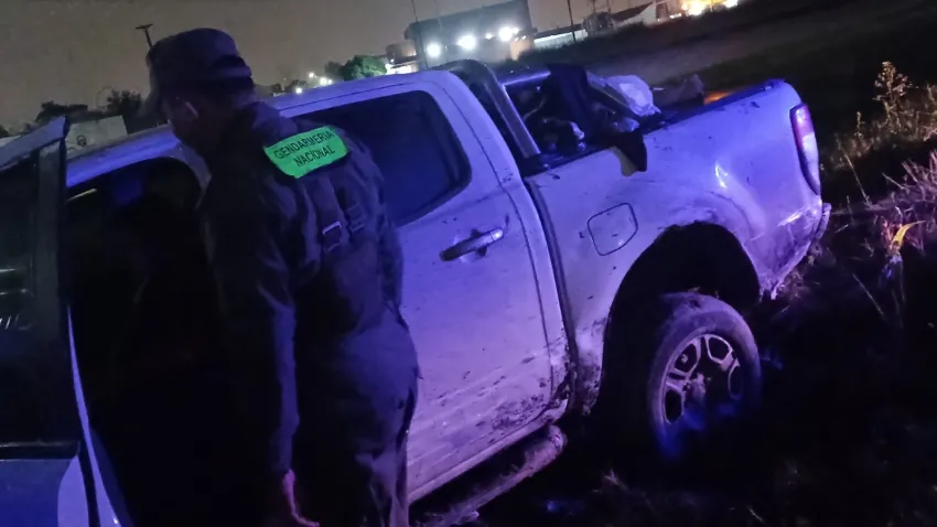Chocaron una camioneta de Gendarmería e intentaron escapar: hay dos detenidos