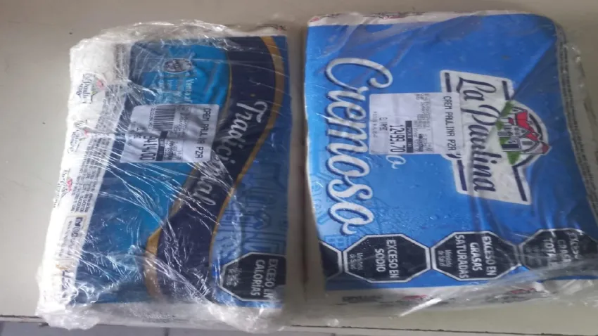 Detuvieron a un hombre que intentó robar dos piezas de queso cremoso