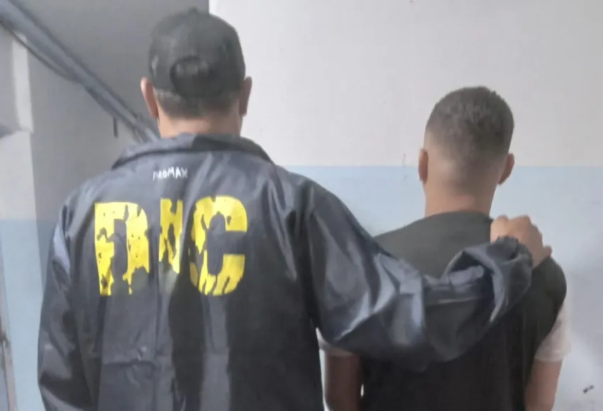 Allanaron dos domicilios vinculados a los jóvenes que amenazaron con armas de fuego en un video: hay dos detenidos