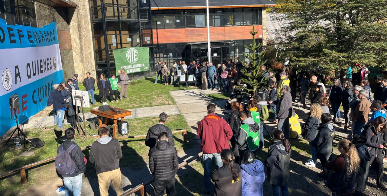 Multitudinaria asamblea pide la reincorporación de los trabajadores del Parque Nacional Lanín
