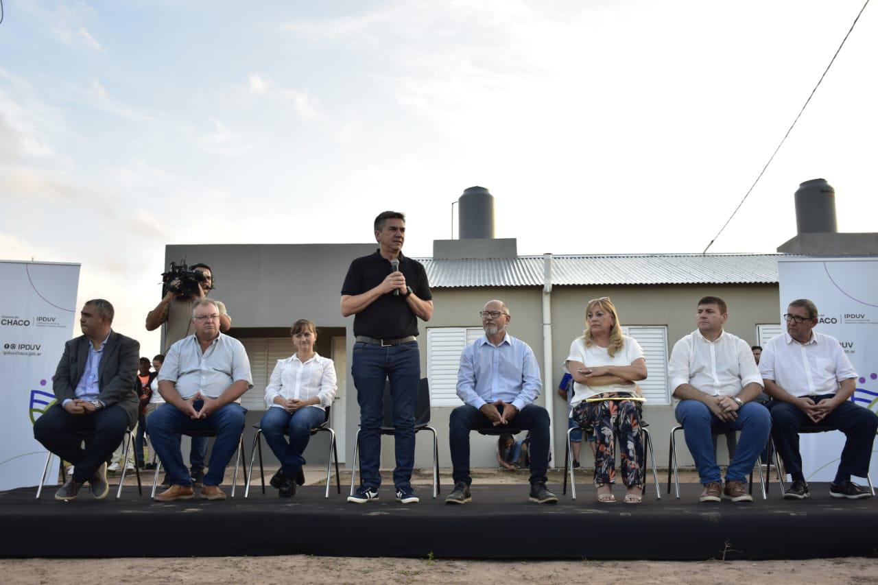 (video) – El gobernador entregó viviendas en Juan José Castelli