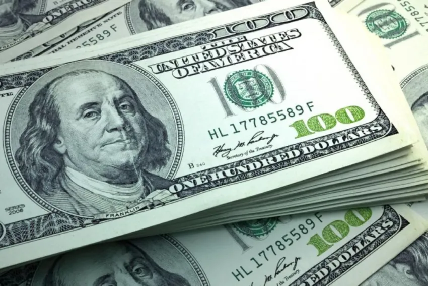 Subió el dólar blue: saltó $ 20 pesos y cerró a $ 1055 para la venta