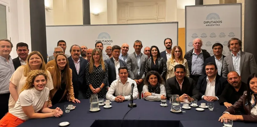 Fuerte interna en LLA: desplazaron a Oscar Zago de la presidencia del bloque en Diputados