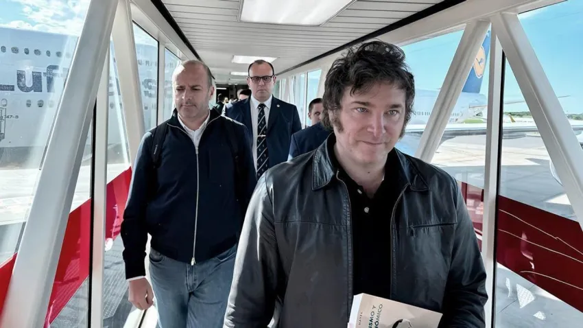 El presidente Javier Milei dejará de viajar en vuelos comerciales por cuestiones de Seguridad