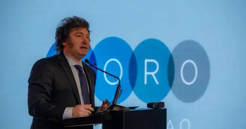 Denunciaron a Javier Milei por afirmar que «el que fuga dólares es un héroe» en un Foro Empresarial