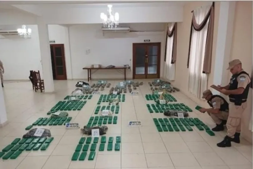 Querían pasar casi 240 kilos de marihuana desde Paraguay a Corrientes: hay dos detenidos