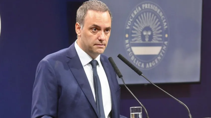 Insólito: Manuel Adorni negó el aumento que recibió por su ascenso